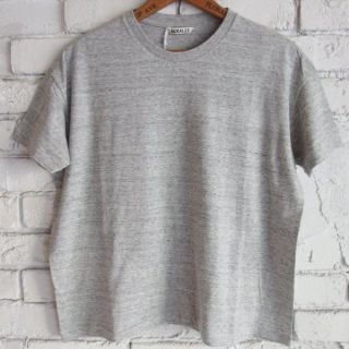 コモリ(COMOLI)のAURALEE シームレスクルーネックT トップグレー4 タグ有り 美品(Tシャツ/カットソー(半袖/袖なし))