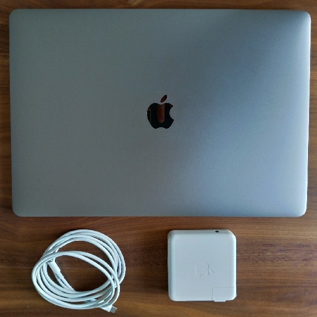 MacBook Pro 2017 15インチ MPTR2J/A 専用ケース付き