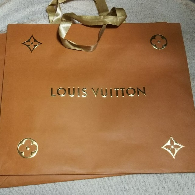 LOUIS VUITTON - ルイヴィトン 紙袋 クリスマス限定 2枚の通販 by なつき｜ルイヴィトンならラクマ