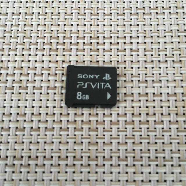 PSVITA メモリカード8GB＋ソフト付き 2