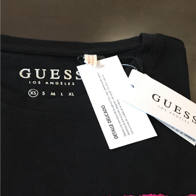 GUESS(ゲス)の【新品未使用タグ付き】GUESS Tー シャツ XSサイズ レディースのトップス(Tシャツ(半袖/袖なし))の商品写真