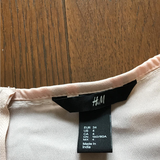 H&M(エイチアンドエム)の【新品、未使用】H&M  ピンク  トップス レディースのトップス(カットソー(半袖/袖なし))の商品写真