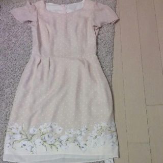 〈新品タグ付〉デビュードフィオレ????Ladyドットフラワーワンピース