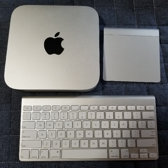 Mac (Apple)(マック)のMac mini 2014 magic keyboard & trackpad スマホ/家電/カメラのPC/タブレット(デスクトップ型PC)の商品写真