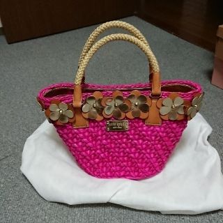 ケイトスペードニューヨーク(kate spade new york)の☆ケイトスペード☆フラワーモチーフ鮮やかピンク☆かごバッグ☆サイケ(かごバッグ/ストローバッグ)