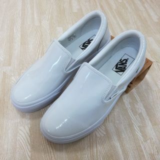 ヴァンズ(VANS)のVANSのエナメルスリッポン！白！新品！(スニーカー)