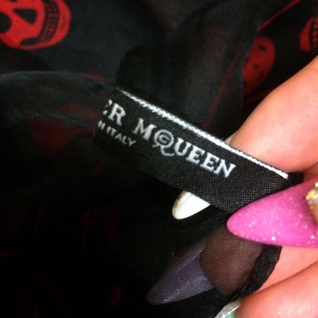 Alexander McQueen(アレキサンダーマックイーン)のalexander mcqueen レディースのファッション小物(ストール/パシュミナ)の商品写真