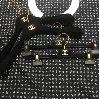 シャネル(CHANEL)のCHANEL シャネル ハンガー セット(押し入れ収納/ハンガー)