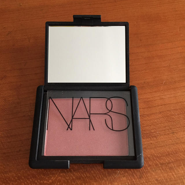 NARS(ナーズ)のNARSチーク☆4031 ドルチェヴィータ 【美品】 コスメ/美容のベースメイク/化粧品(チーク)の商品写真