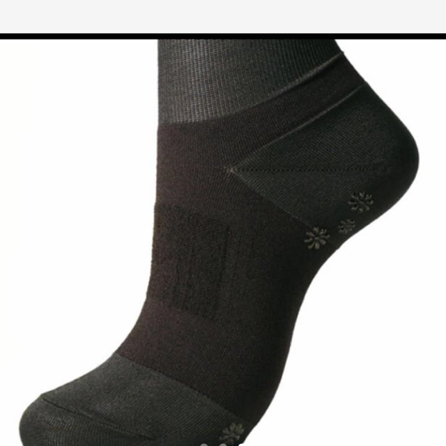 足もとソリューション 看護師用ハイソックス ブラック 24-26cm レディースのレッグウェア(ソックス)の商品写真