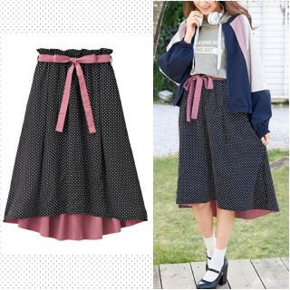 シマムラ(しまむら)の【値下げ‼】未使用◇黒白ドット✖️ピンクリバーシブルフレアヘムスカート(ひざ丈スカート)