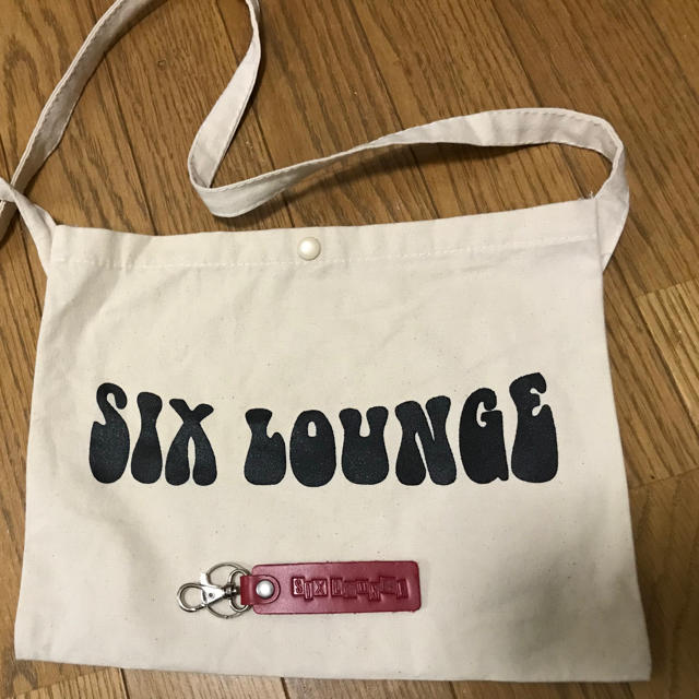 SIX LOUNGE サコッシュ キーホルダーセット エンタメ/ホビーのタレントグッズ(ミュージシャン)の商品写真