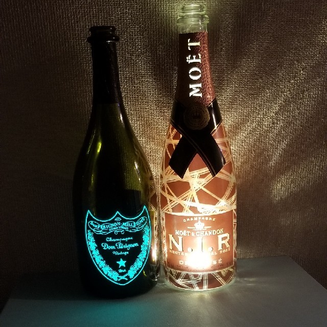 Dom Pérignon(ドンペリニヨン)の光るドンペリルミナス空瓶、光るモエニルロゼ空瓶2本セット！ インテリア/住まい/日用品のキッチン/食器(容器)の商品写真