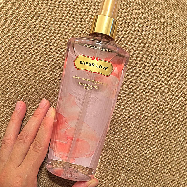 Victoria's Secret(ヴィクトリアズシークレット)のsheer love フレグランスミスト コスメ/美容の香水(香水(女性用))の商品写真