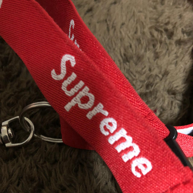 Supreme(シュプリーム)のsupremeネックストラップ スマホ/家電/カメラのスマホアクセサリー(ネックストラップ)の商品写真