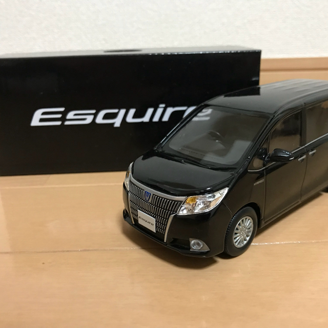 トヨタ(トヨタ)のミニカー  トヨタ エスクァイア 《非売品》値引き中！ エンタメ/ホビーのおもちゃ/ぬいぐるみ(ミニカー)の商品写真