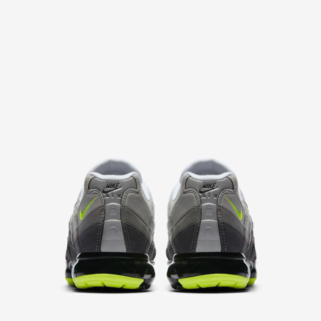 NIKE(ナイキ)の新品未使用送料込み NIKE AIR VAPORMAX 95 OG NEON  メンズの靴/シューズ(スニーカー)の商品写真