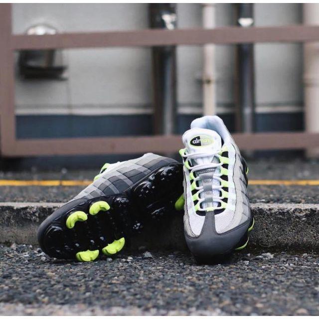 NIKE(ナイキ)の28.5㎝ NIKE VAPORMAX 95 NEON YELLOW メンズの靴/シューズ(スニーカー)の商品写真