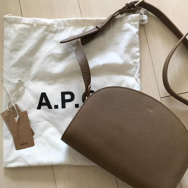 apc アーペーセー ☆ ハーフムーン ショルダー バッグ