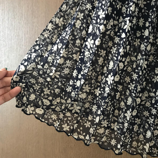 ROSE BUD(ローズバッド)のローズバット 小花柄シフォンスカート レディースのスカート(ロングスカート)の商品写真