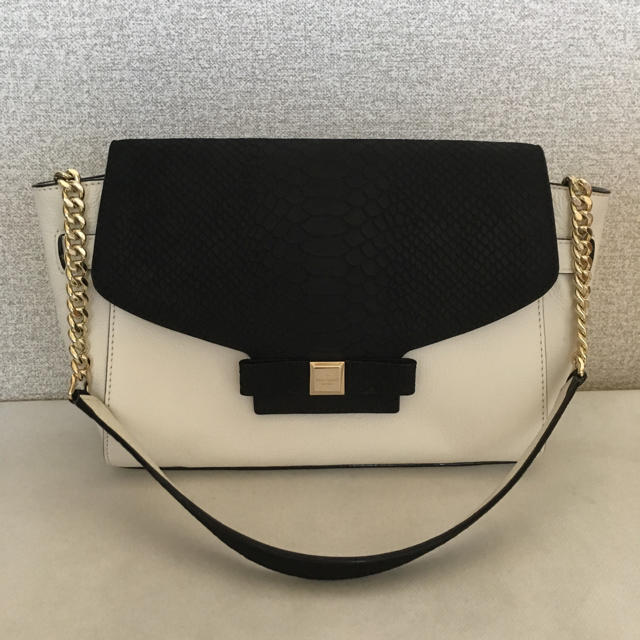 kate spade new york(ケイトスペードニューヨーク)の美品 ケイトスペード チェーンバッグ 黒 白 レディースのバッグ(ハンドバッグ)の商品写真