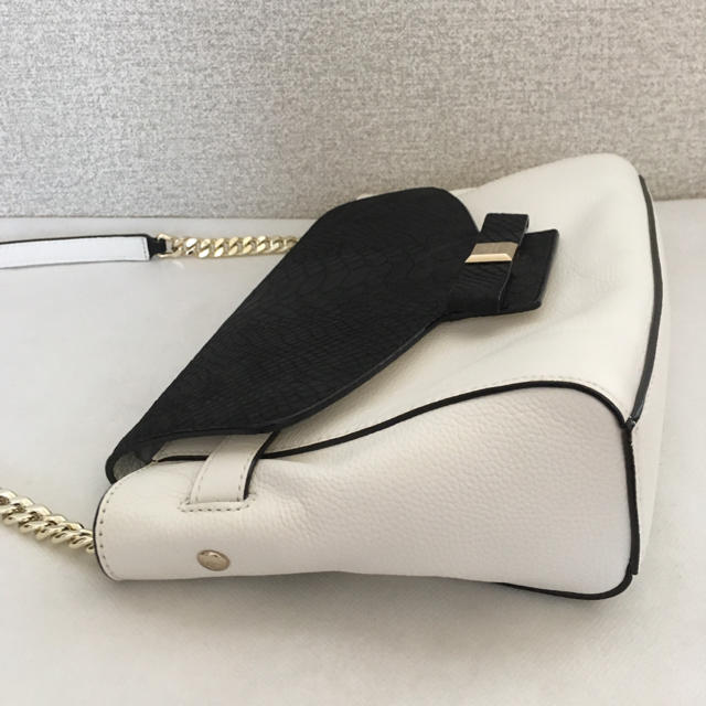 kate spade new york(ケイトスペードニューヨーク)の美品 ケイトスペード チェーンバッグ 黒 白 レディースのバッグ(ハンドバッグ)の商品写真