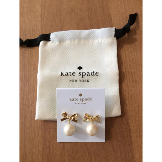 kate spade new york(ケイトスペードニューヨーク)のケイトスペード  パール リボン ピアス 新品! レディースのアクセサリー(ピアス)の商品写真