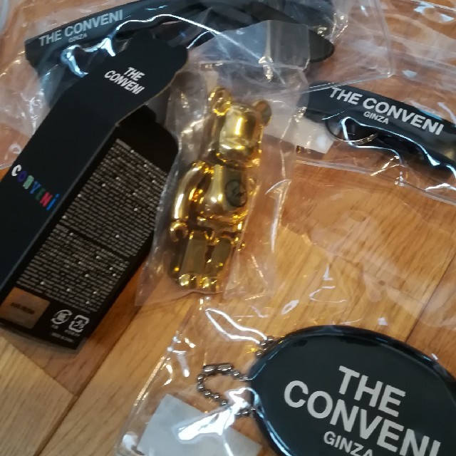 FRAGMENT(フラグメント)のTHE CONVENI限定 金 ベアブリック シークレット エンタメ/ホビーのフィギュア(その他)の商品写真