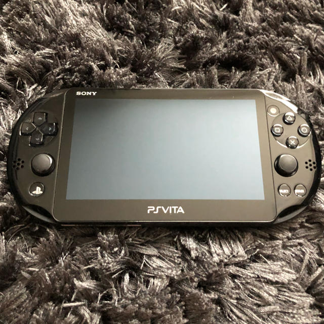 PlayStation Vita(プレイステーションヴィータ)のPSVITA 充電器付き ソフト付き エンタメ/ホビーのゲームソフト/ゲーム機本体(携帯用ゲーム機本体)の商品写真