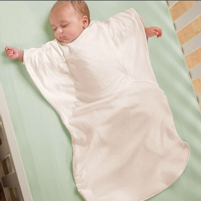 aden+anais(エイデンアンドアネイ)の予約あり‼️Swaddle me wiggle blanket  キッズ/ベビー/マタニティの寝具/家具(タオルケット)の商品写真