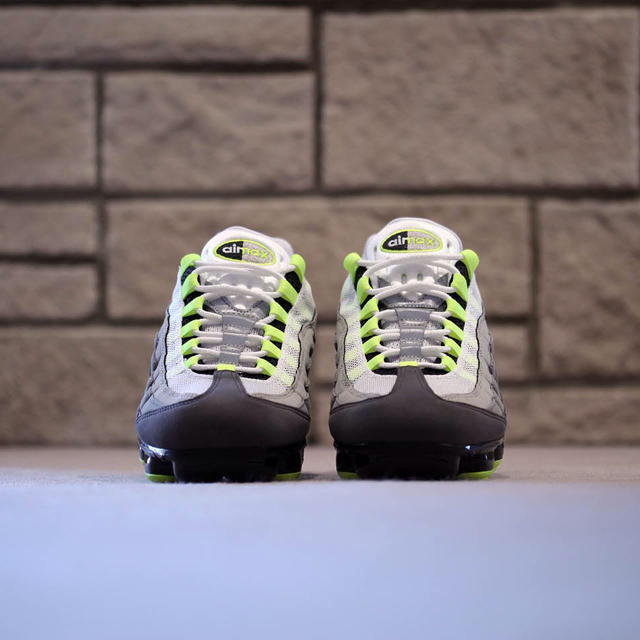 NIKE(ナイキ)の【28.5cm】NIKE AIR VAPORMAX 95 NEON YELLOW メンズの靴/シューズ(スニーカー)の商品写真