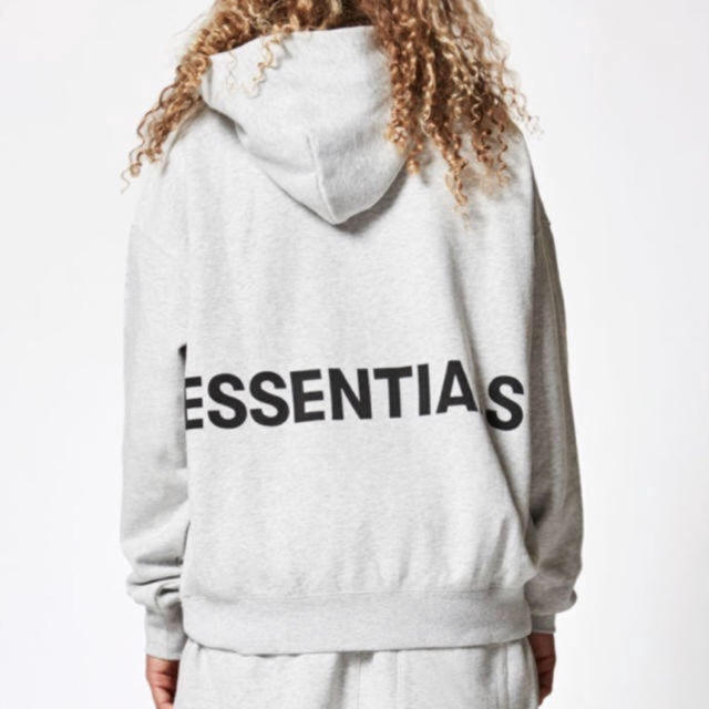 FEAR OF GOD(フィアオブゴッド)の新品 未使用 FOG fear of god essentials  グレー M メンズのトップス(パーカー)の商品写真