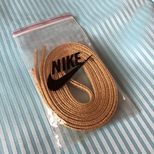 NIKE(ナイキ)のお値下げ 900円→700円 127cm ナイキ 靴紐 ゴールド その他のその他(その他)の商品写真