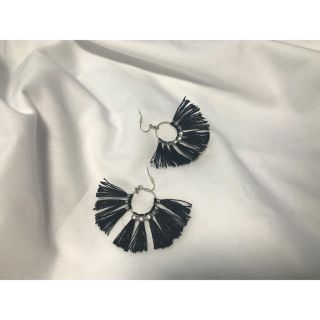 マウジー(moussy)のMOUSSY 大ぶりピアス❤︎ フリンジ ストーンピアス(ピアス)