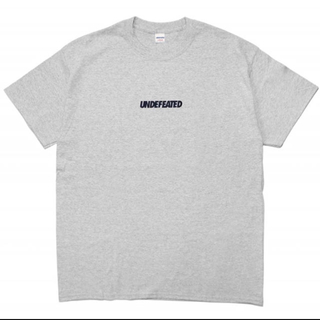 アンディフィーテッド(UNDEFEATED)のUNDEFEATED HOLOGRAPHIC LOGO TEE グレー S(Tシャツ/カットソー(七分/長袖))