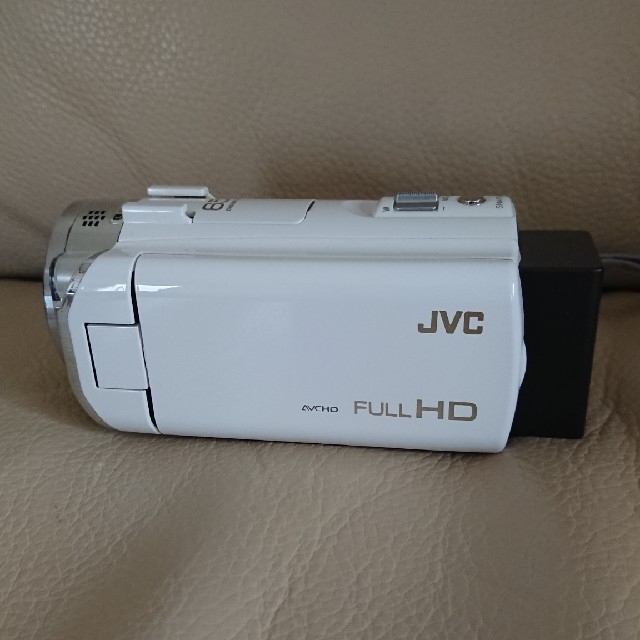 KENWOOD(ケンウッド)のJVC GZ-E765-W Everio（エブリオ） スマホ/家電/カメラのカメラ(ビデオカメラ)の商品写真