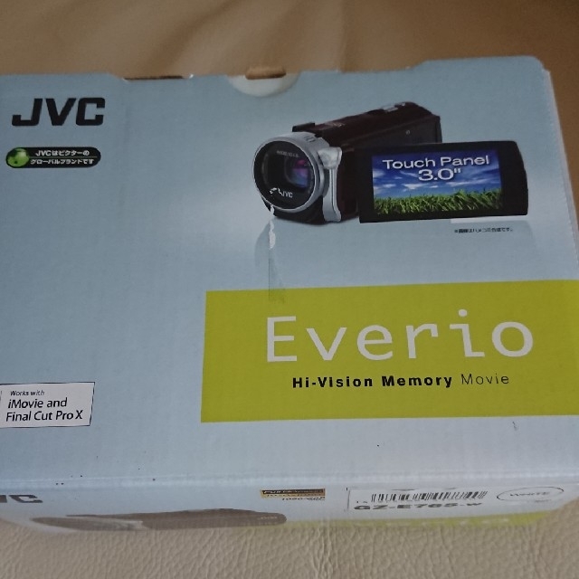 KENWOOD(ケンウッド)のJVC GZ-E765-W Everio（エブリオ） スマホ/家電/カメラのカメラ(ビデオカメラ)の商品写真