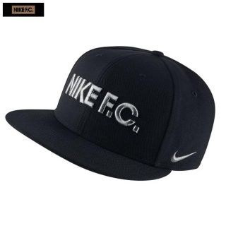 ナイキ(NIKE)の★送料無料★UK直輸入★ナイキ★NIKE FC トゥルーキャップ★黒x銀★(キャップ)