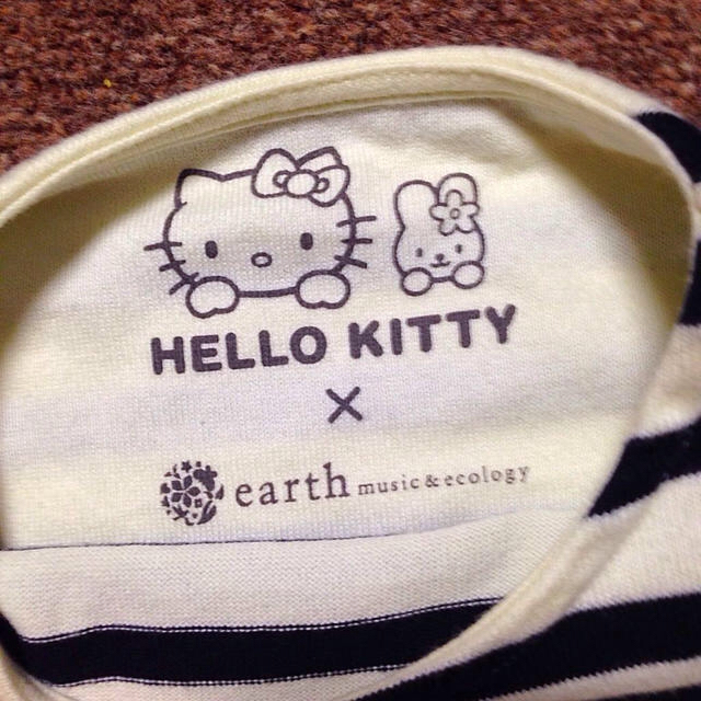 earth music & ecology(アースミュージックアンドエコロジー)のkittyコラボTシャツ キッズ/ベビー/マタニティのキッズ服女の子用(90cm~)(その他)の商品写真