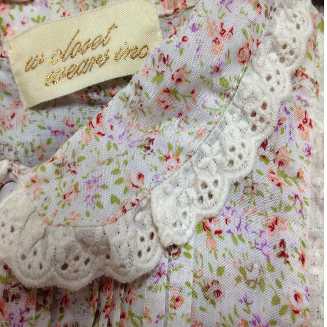 w closet(ダブルクローゼット)の花柄ブラウス レディースのトップス(シャツ/ブラウス(半袖/袖なし))の商品写真