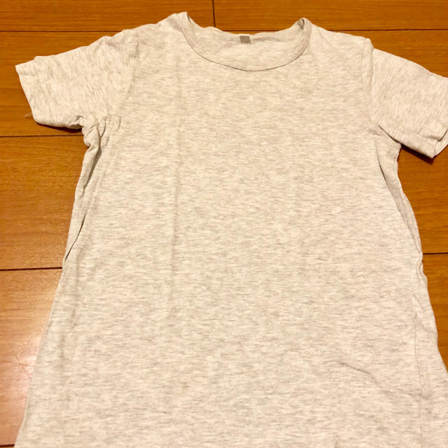 MUJI (無印良品)(ムジルシリョウヒン)の❤️無印良品 130 グレー Tシャツ キッズ/ベビー/マタニティのキッズ服女の子用(90cm~)(Tシャツ/カットソー)の商品写真