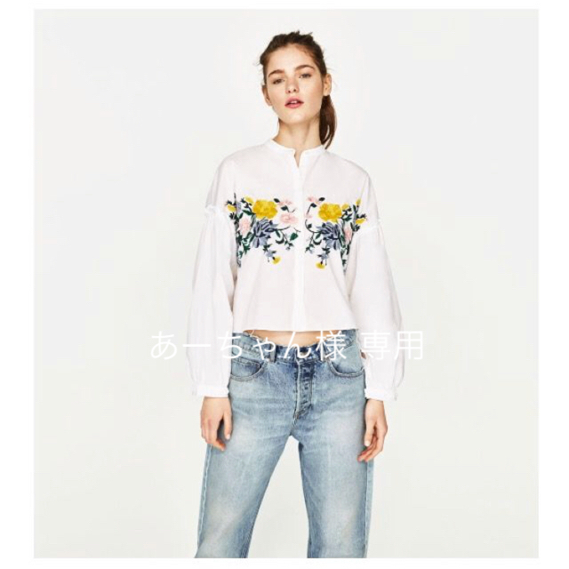 ZARA(ザラ)のZARA フラワー刺繍シャツ M レディースのトップス(シャツ/ブラウス(長袖/七分))の商品写真