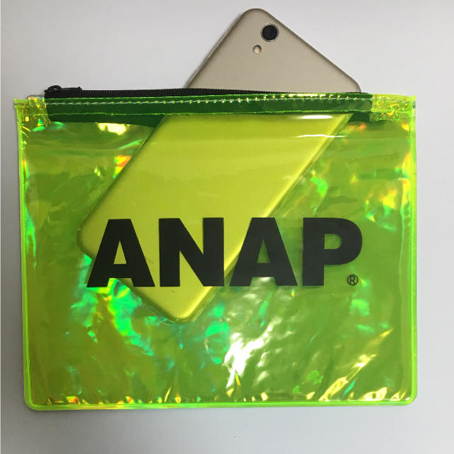 ANAP(アナップ)のアナップ メタリッククリアポーチ レディースのファッション小物(ポーチ)の商品写真