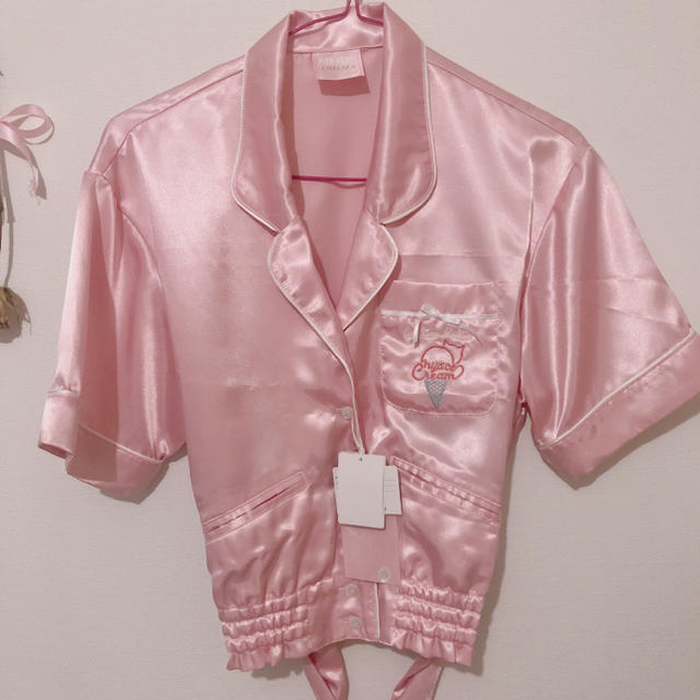 PINK HOUSE(ピンクハウス)のPINK HOUSE CHELSEA サテンシャツ レディースのトップス(シャツ/ブラウス(半袖/袖なし))の商品写真