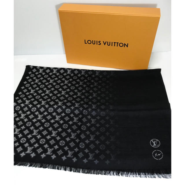 LOUIS VUITTON(ルイヴィトン)の17AW限定☆ルイヴィトン×フラグメント Wロゴモノグラムグラデーションストール メンズのファッション小物(ストール)の商品写真