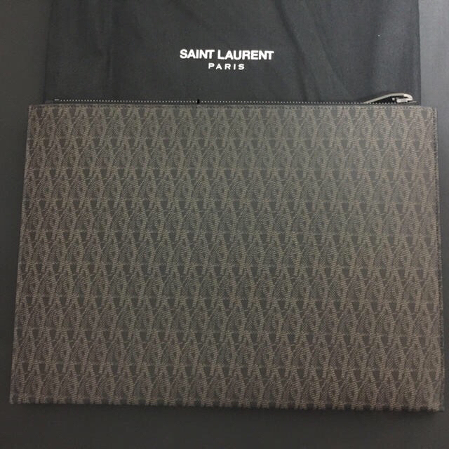 Saint Laurent(サンローラン)の☆正規美品☆ サンローラン スター モノグラム クラッチバッグ メンズのバッグ(セカンドバッグ/クラッチバッグ)の商品写真