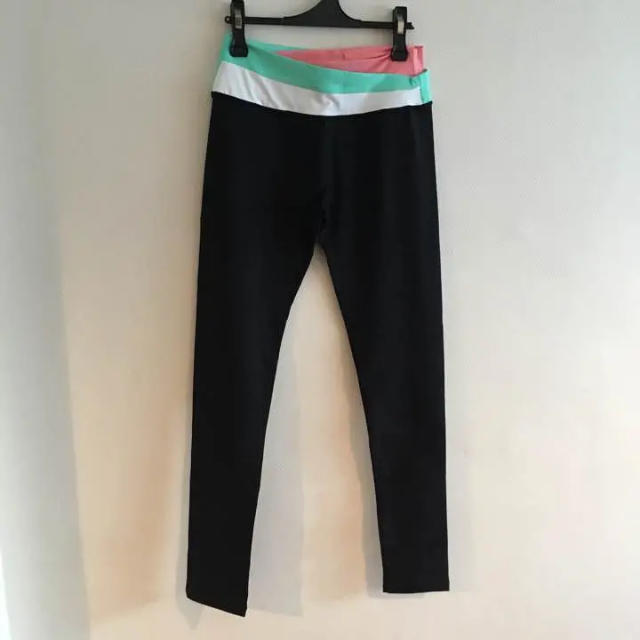 lululemon(ルルレモン)の*outlet* lululemon size8 pants  スポーツ/アウトドアのトレーニング/エクササイズ(ヨガ)の商品写真