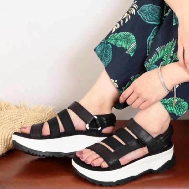 美品 Teva zamora サンダル  24.0