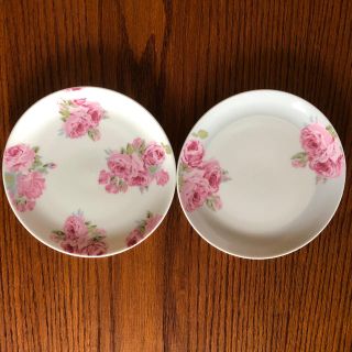 ローラアシュレイ(LAURA ASHLEY)のLAURA ASHLEYプレート二枚組 新品(食器)