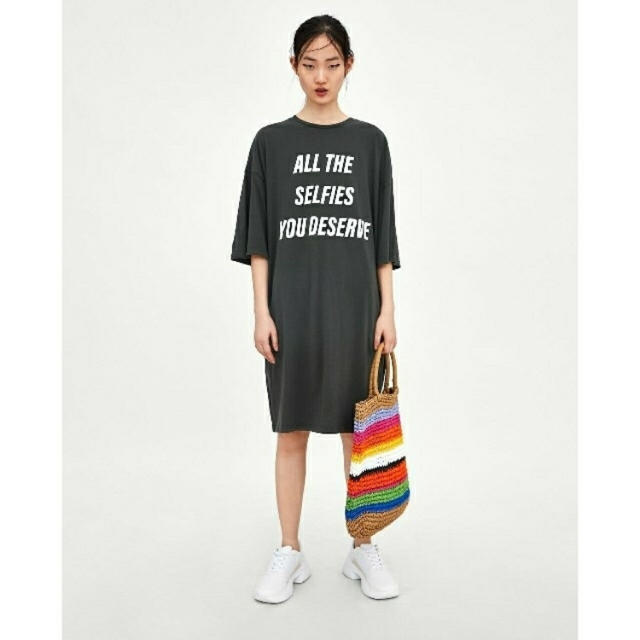 ZARA(ザラ)の完売品 ザラ ロゴT プリント テキスト Tシャツワンピ ロング マキシ KBF レディースのワンピース(ロングワンピース/マキシワンピース)の商品写真